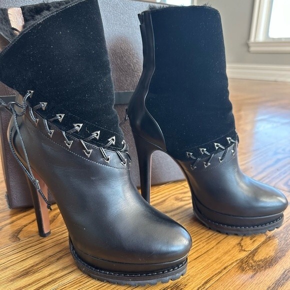 Azzedine Alaïa Lace- Up Rear Shearling- Lether combo Platform Ankle Booties$1665 - Picture 1 of 13